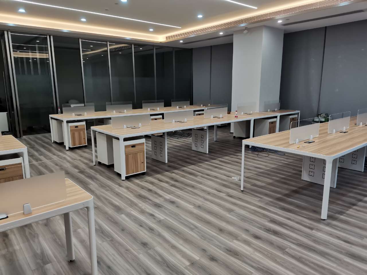 企業(yè)做板式辦公家具有哪些好處？