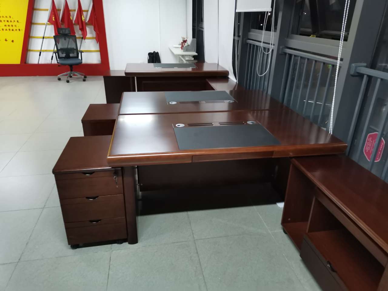 實木辦公家具要怎么搭配？